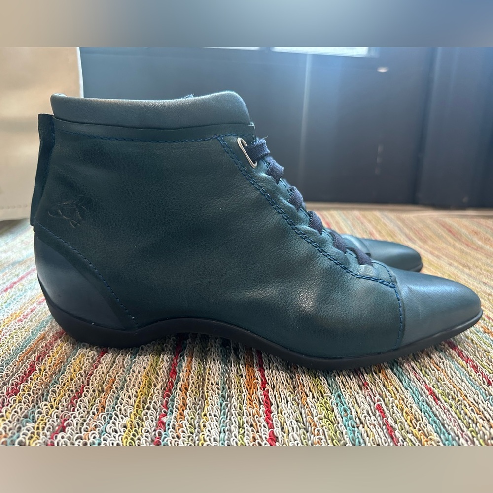 Fluevog EXCELLENT Power Up Endurance two blues leather padded ankle boot -6.5/7 - Picture 3 of 16